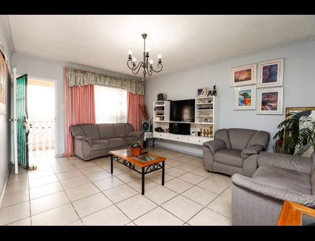 3 BEDROOM TOWNHOUSE FOR SALE IN RED HILL